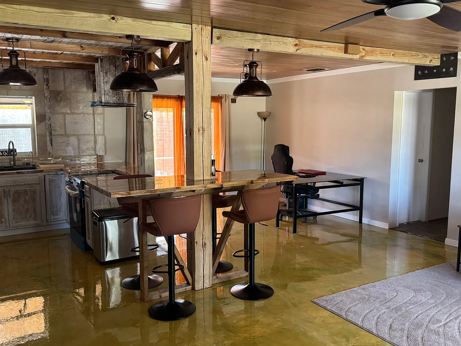 3 bed, 2330 sqft, $2,500 — Photo 2