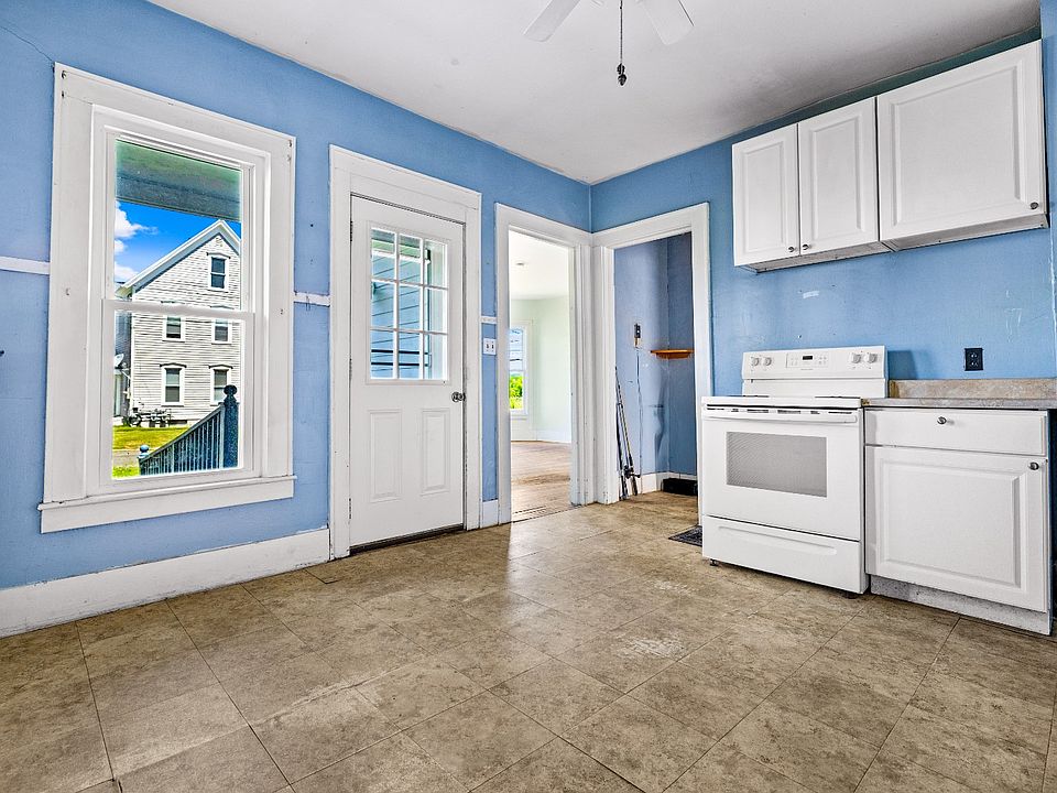 19th image of 310 E Main St