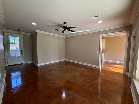 3rd image of 126 Sugarcreek Dr
