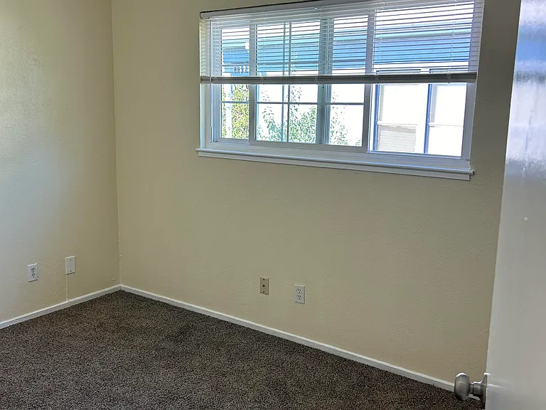 152 Denio St — Photo 7