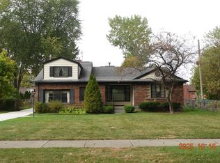 28413 Ruehle St, Saint Clair Shores, MI 48081