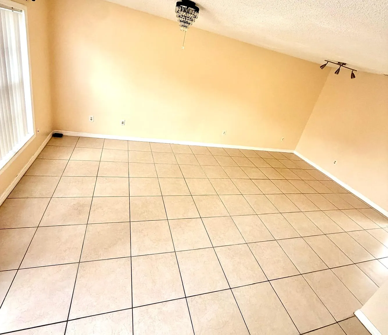 7327 Forest Hill Ct — Photo 2