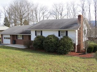 596 Look Ave, Marion, VA 24354