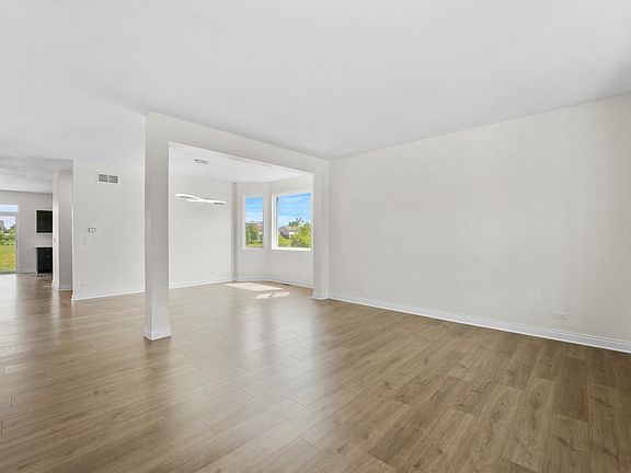 3rd image of 2212 Eastwood Dr