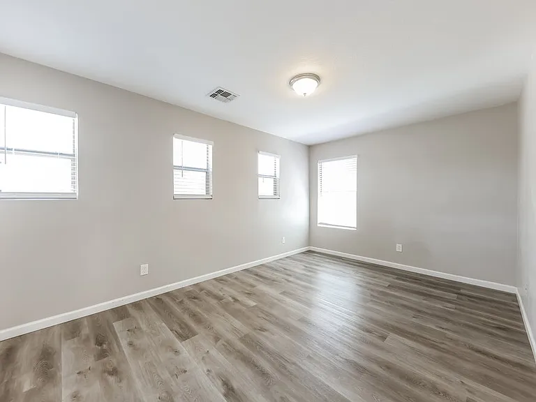 11215 W Garfield St — Photo 14