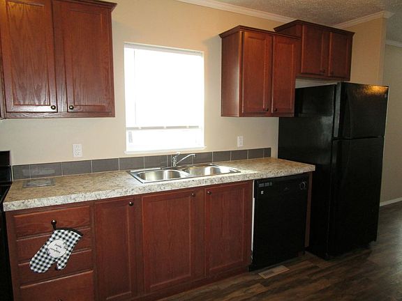 3rd image of 23723 Valley Dr