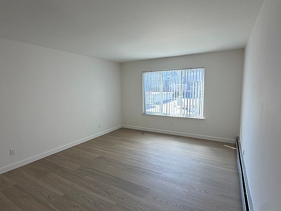 4th image of 1635-1637 Leavenworth St #303
