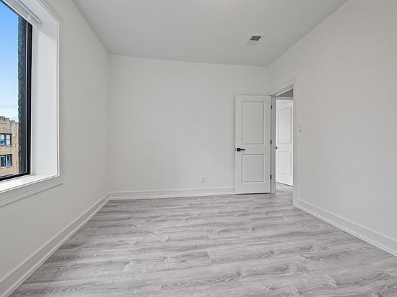 3rd image of 1921 W Summerdale Ave #2F