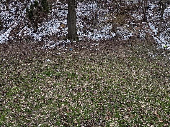3rd image of 122 Memorial Dr