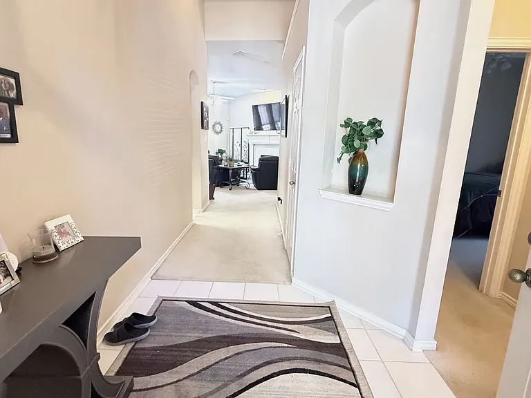 9816 Hickory Hollow Ln — Photo 3