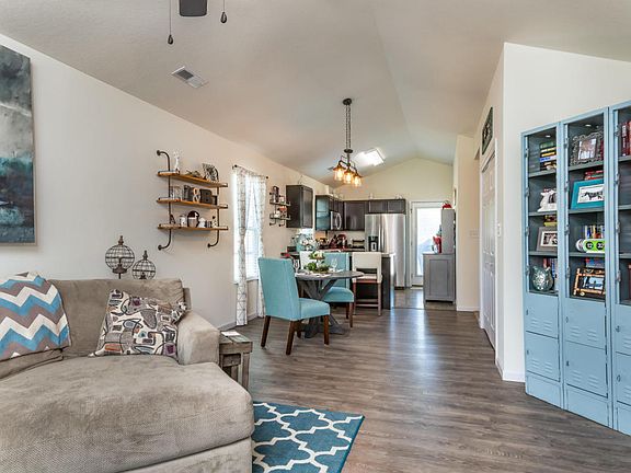 5th image of 1723 Cove Oak Ln