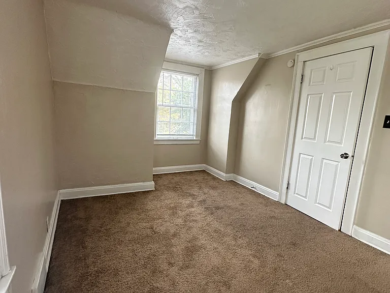 2509 Erskine Blvd — Photo 10