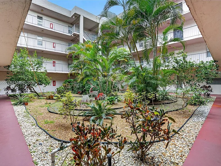 2821 Somerset Dr #317 — Photo 12