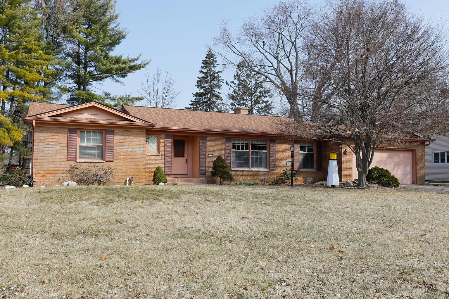 141 Pleasantview Dr photo 1