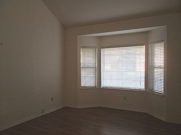 3rd image of 1546 River Oak Way