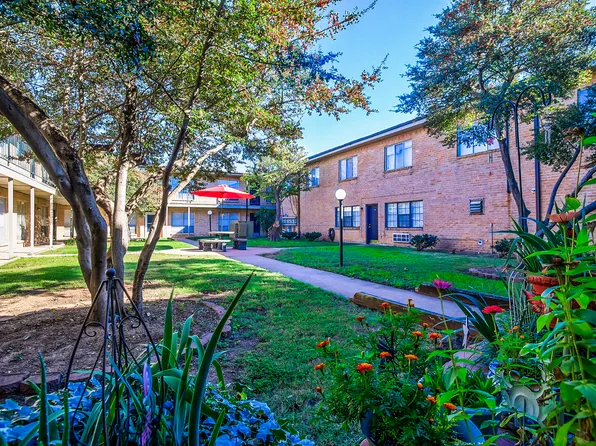 The Crestmont Apartments, 2313 Crestmont St #13, Norman, OK 73069