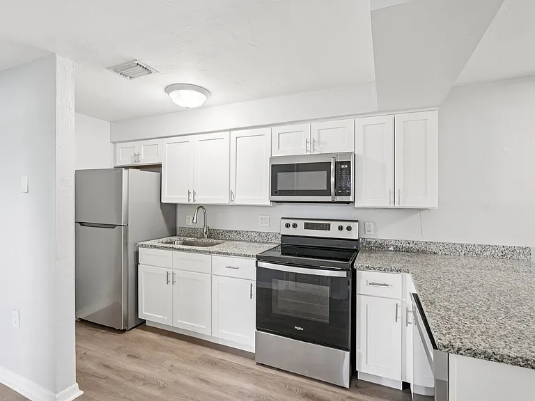 Heritage Palms Apartments — Photo 14