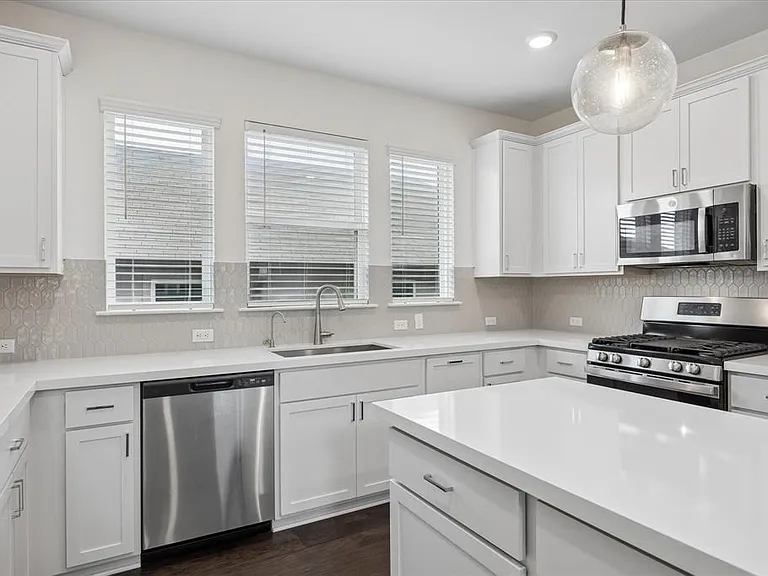 6407 Rounded Pebble Ln — Photo 10