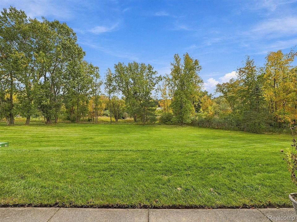1677 Riverside Dr Apt 13, photo 21