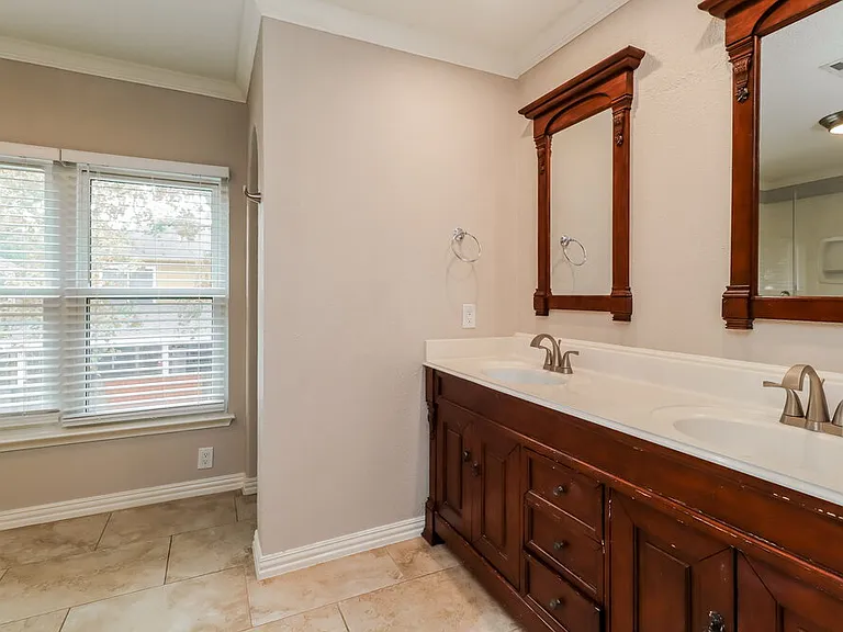 4002 Ashwood Dr — Photo 16