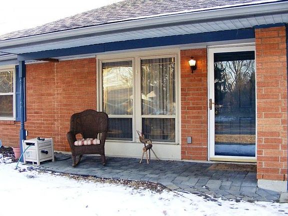 2nd image of 4419 Knob Hill Dr