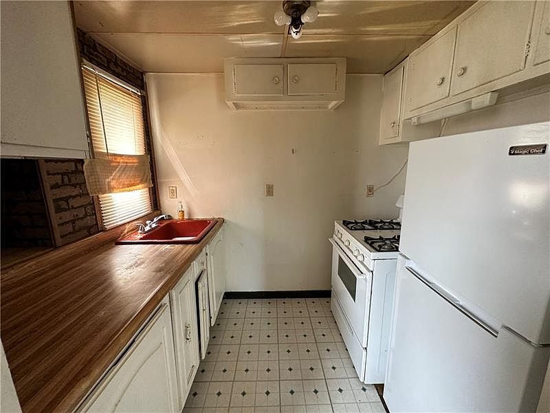 219 E Wallace Ave, New Castle, PA 16101 MLS 1626437 Zillow