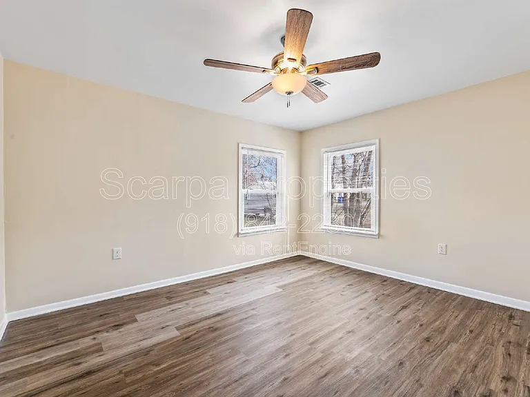921 W Midway St — Photo 13