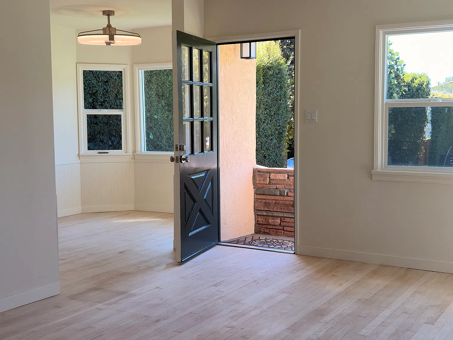 744 Moreno Ave — Photo 2