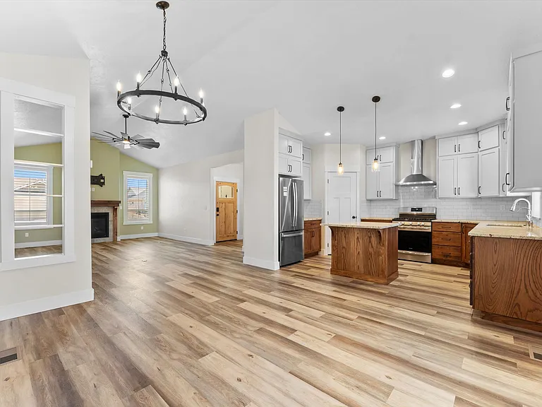1065 SW Camille Dr — Photo 10