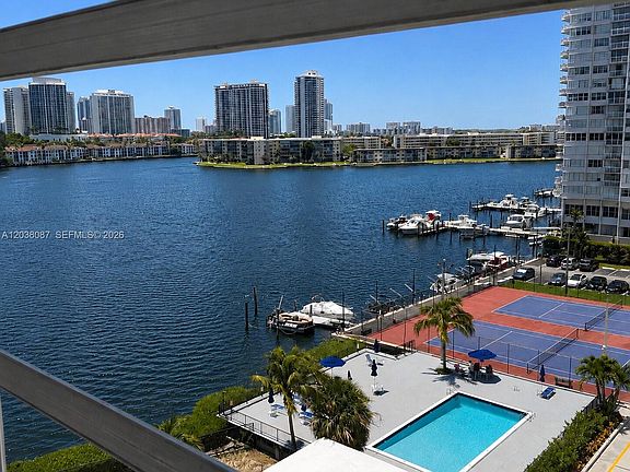 3rd image of 2780 NE 183rd St APT 810