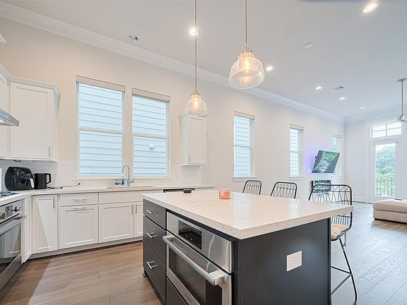 4th image of 5308 S Capitol St #0
