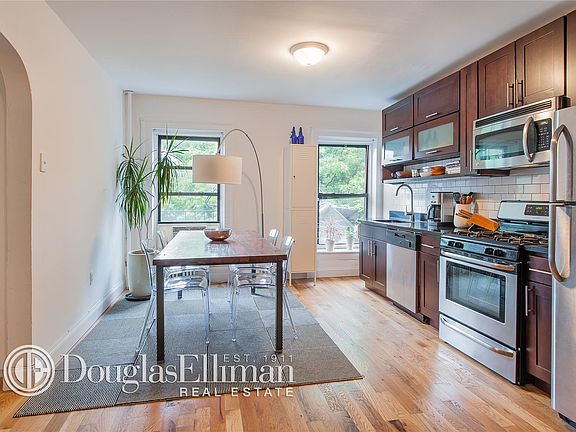 3rd image of 185 Sackett St