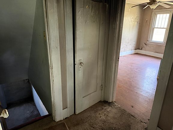 5th image of 1919 W Cherokee Ave
