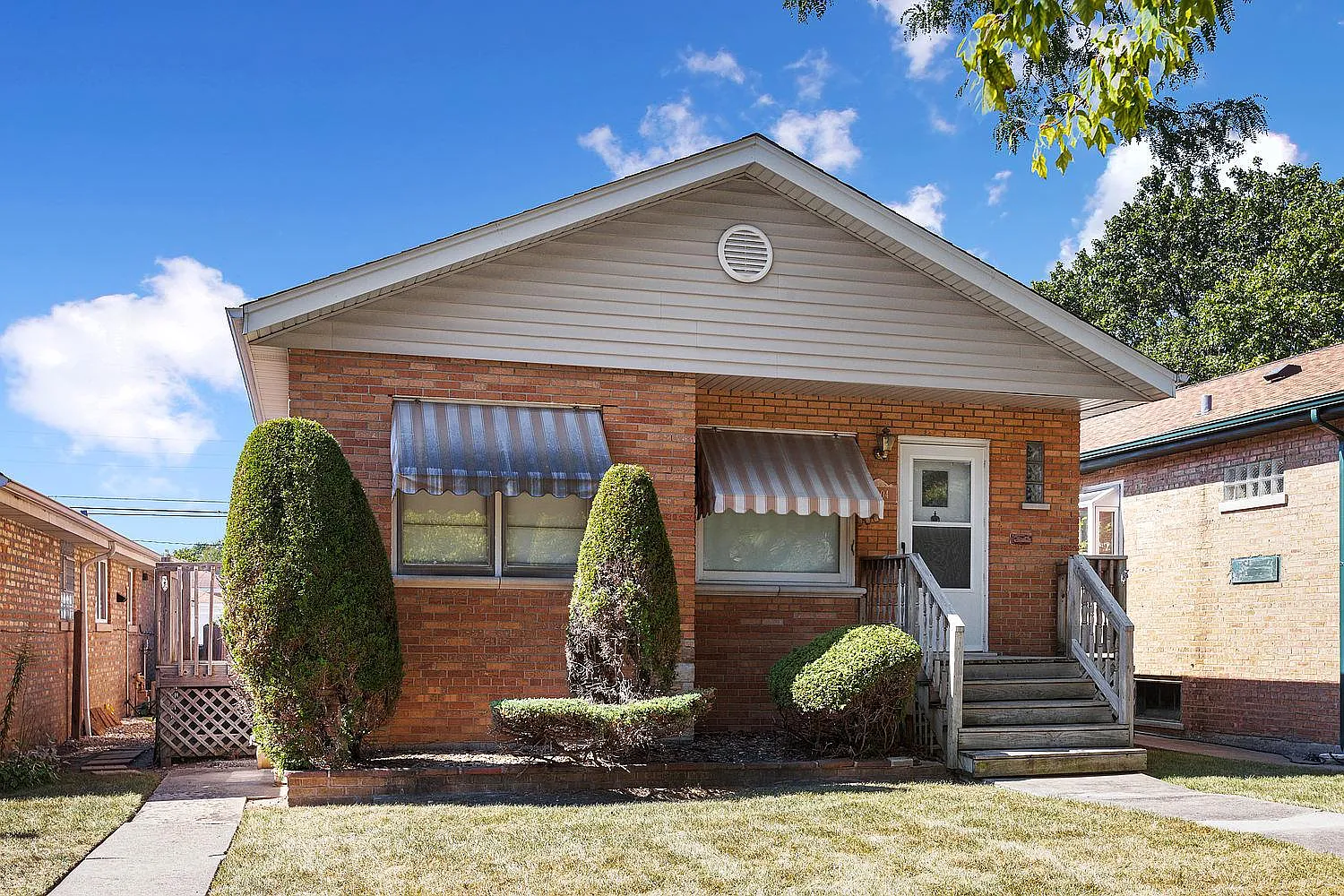 10004 S Washtenaw Ave photo 1