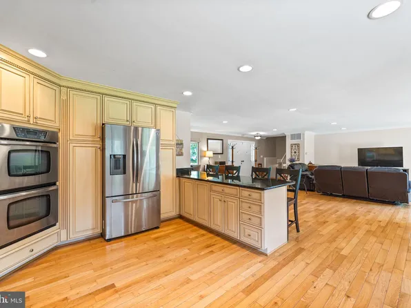 28809 Greenberry Dr, Gaithersburg, MD 20882