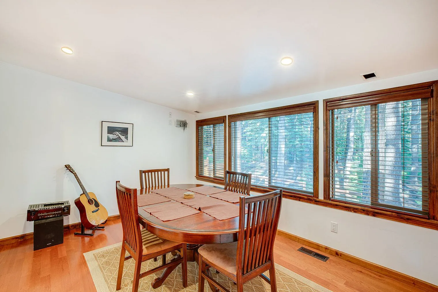 3 bed, 1.0 bath, 1140 sqft, $4,276 — Photo 4