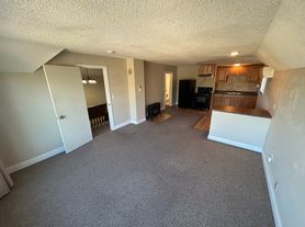 NR - 2211 W Broadway, 2