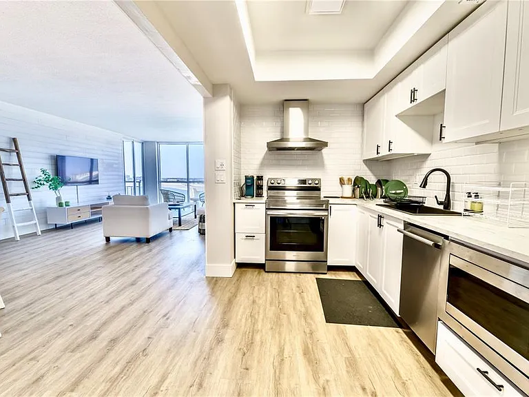 100 Pierce St #1102 — Photo 5