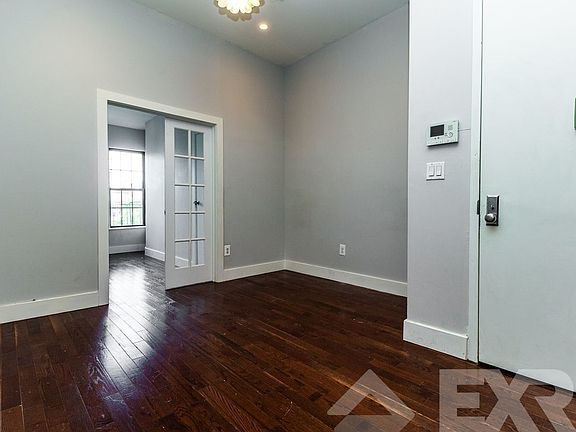 2nd image of 1136 Willoughby Ave #4KW