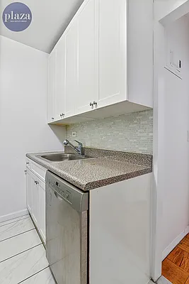 Rented by Plaza Real Estate Group | media 18