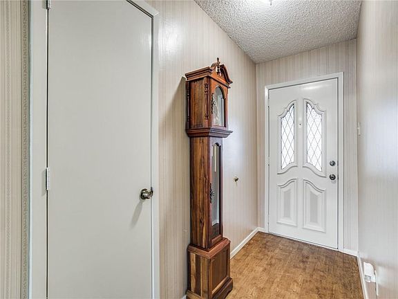 3rd image of 1512 Skyview Dr