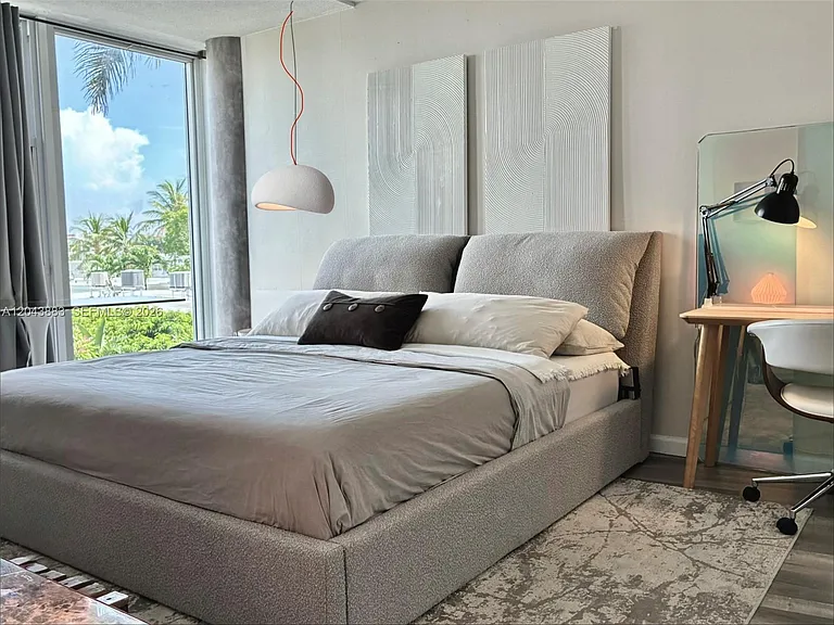 900 Bay Dr #207 — Photo 1