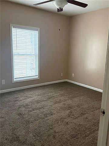 324 Fountains Park Blvd — Photo 17