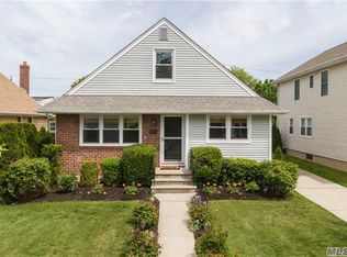 1015 Whittier Ave, New Hyde Park, NY