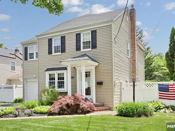 396 Burlington Rd, Paramus, NJ 07652