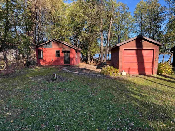 E5526 Lake St, Weyauwega, WI 54983