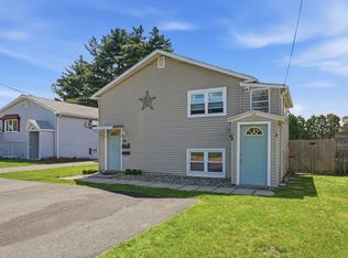 445 Oldfield Rd, Chicopee, MA 01013