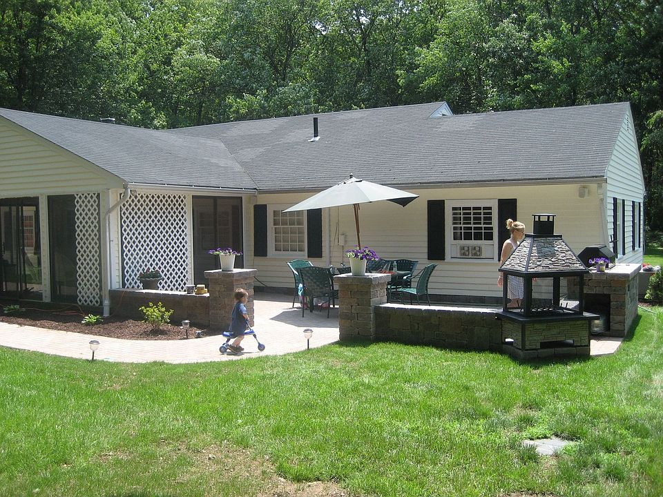 2nd image of 17 Burnt Swamp Rd