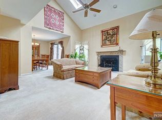 212 Bush Ln, Mahwah, NJ 07430