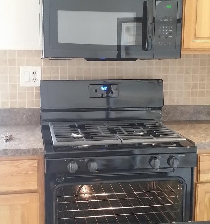 brand new 4 burner gas range and under mount vent microwave